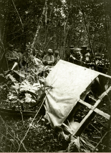photo 21 Forêt de Puvenelle - Dimanche 10 octobre 1915 Avion Boche* abattu dans les lignes française