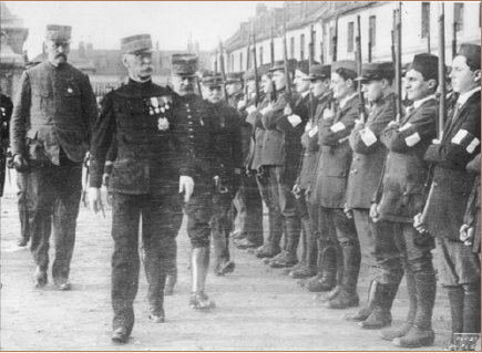 photo 23 Invalides, Paris - Septembre 1914 Général Gallieni - Revue des taxis de la Marne